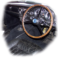 db5 v8 interior.jpg (23754 bytes)